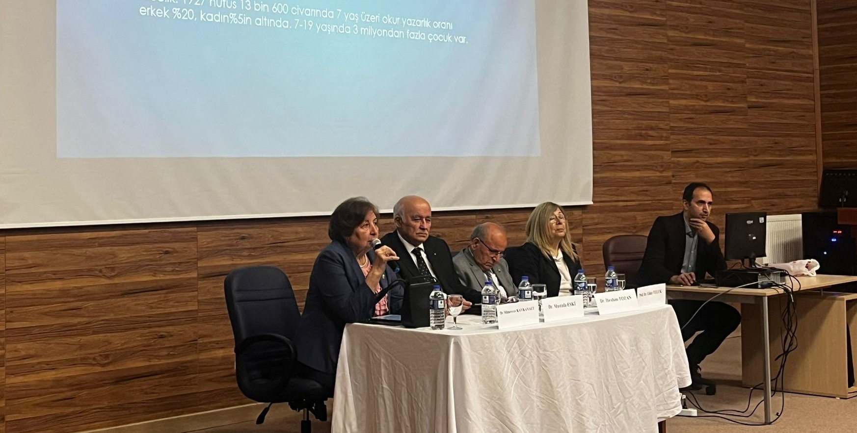 Fakültemizde Türkiye’de Öğretmen Yetiştirme Deneyimi Paneli Düzenlendi 