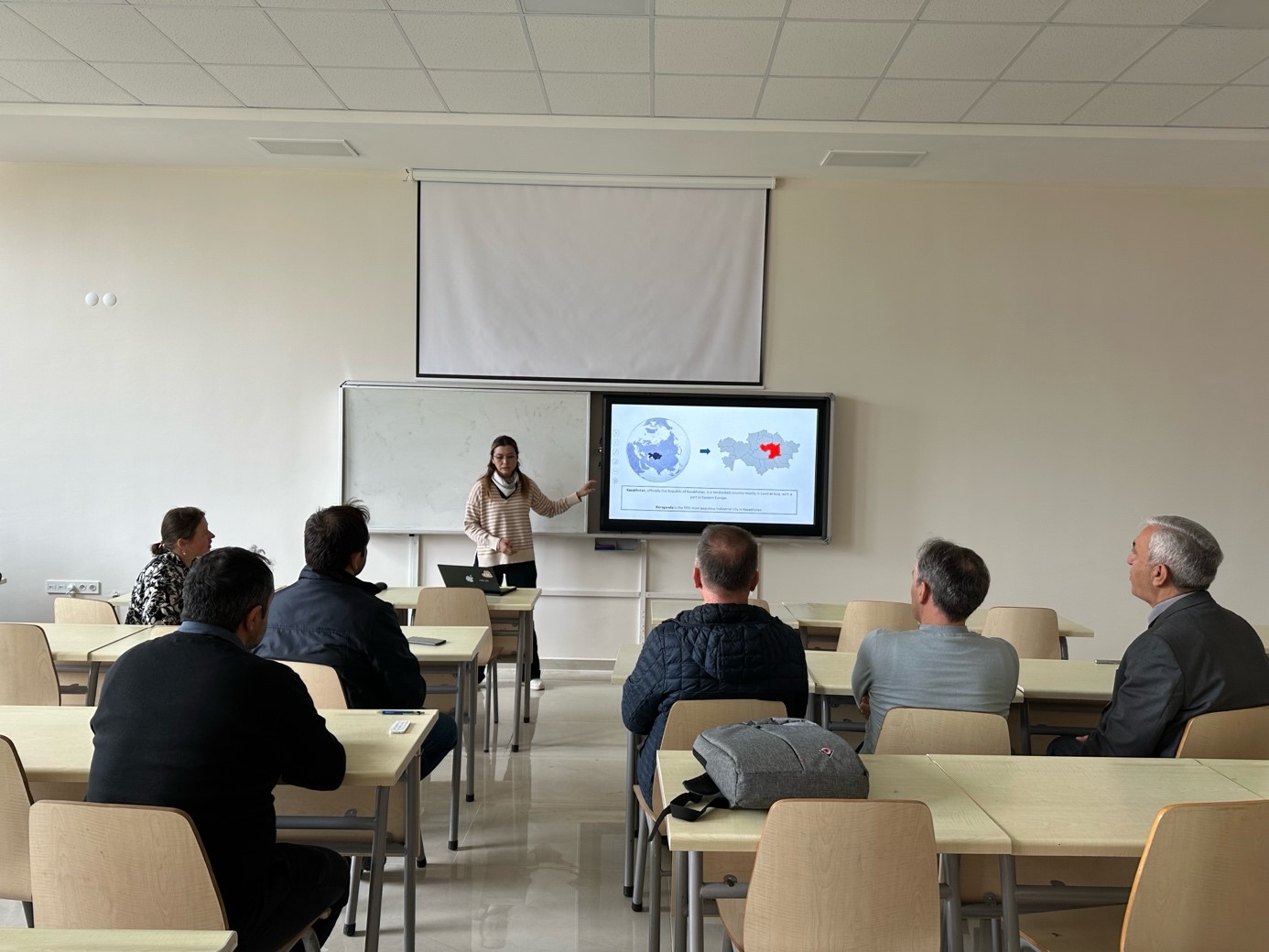 Karaganda Buketov Universitesinde Öğretim Üyesi Doç. Dr. Issayeva Aigul İçin Fakültemizde Etkinlikler Gerçekleştirildi