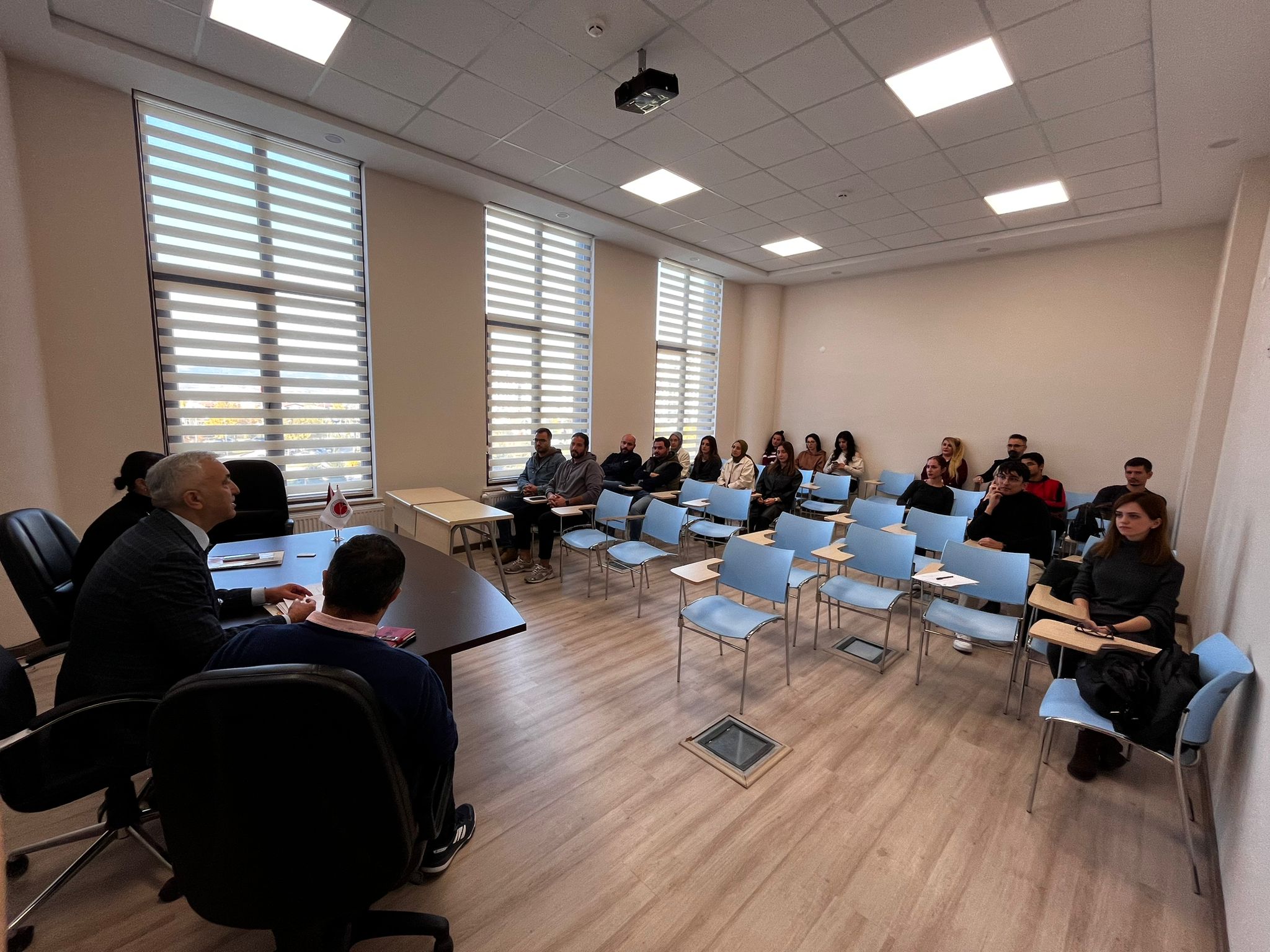 Fakültemizde Araştırma Görevlilerine Toplantı Düzenlendi