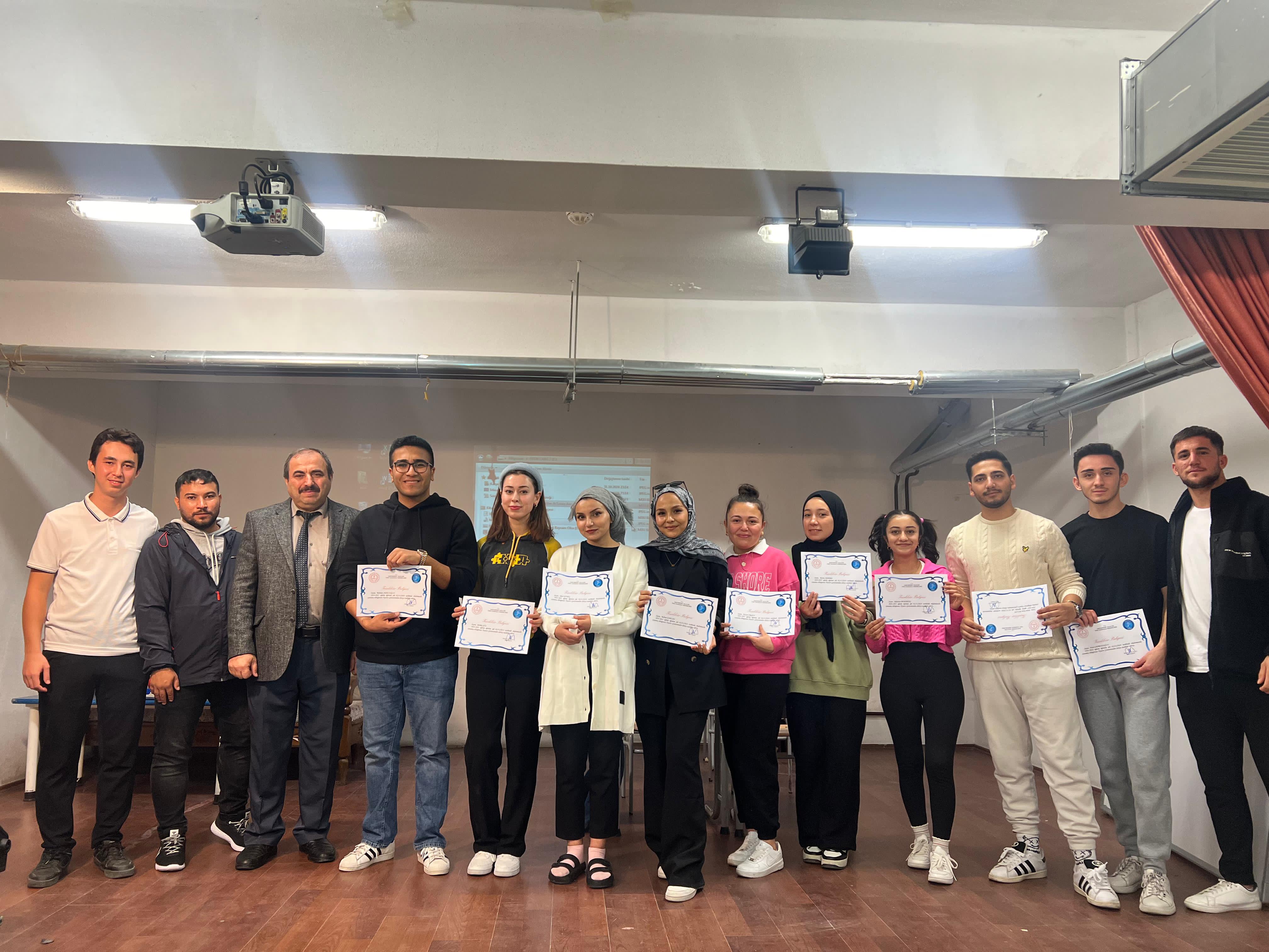 Söğüt’ten”Geleceğe Işık Tutan Sahneler” Projesi Kapsamında Tiyatro Gösterisi