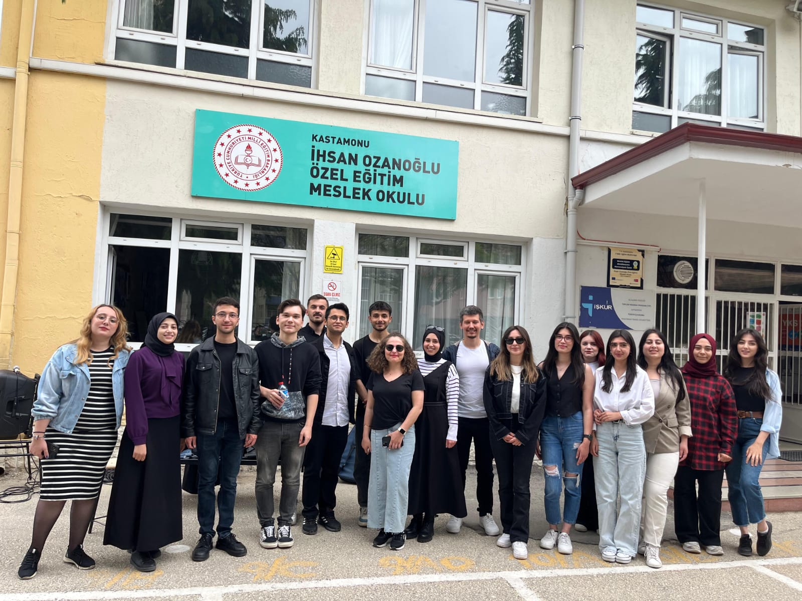 Özel Eğitim Topluluğundan İhsan Ozanoğlu Özel Eğitim Meslek Okulu’na Anlamlı Ziyaret