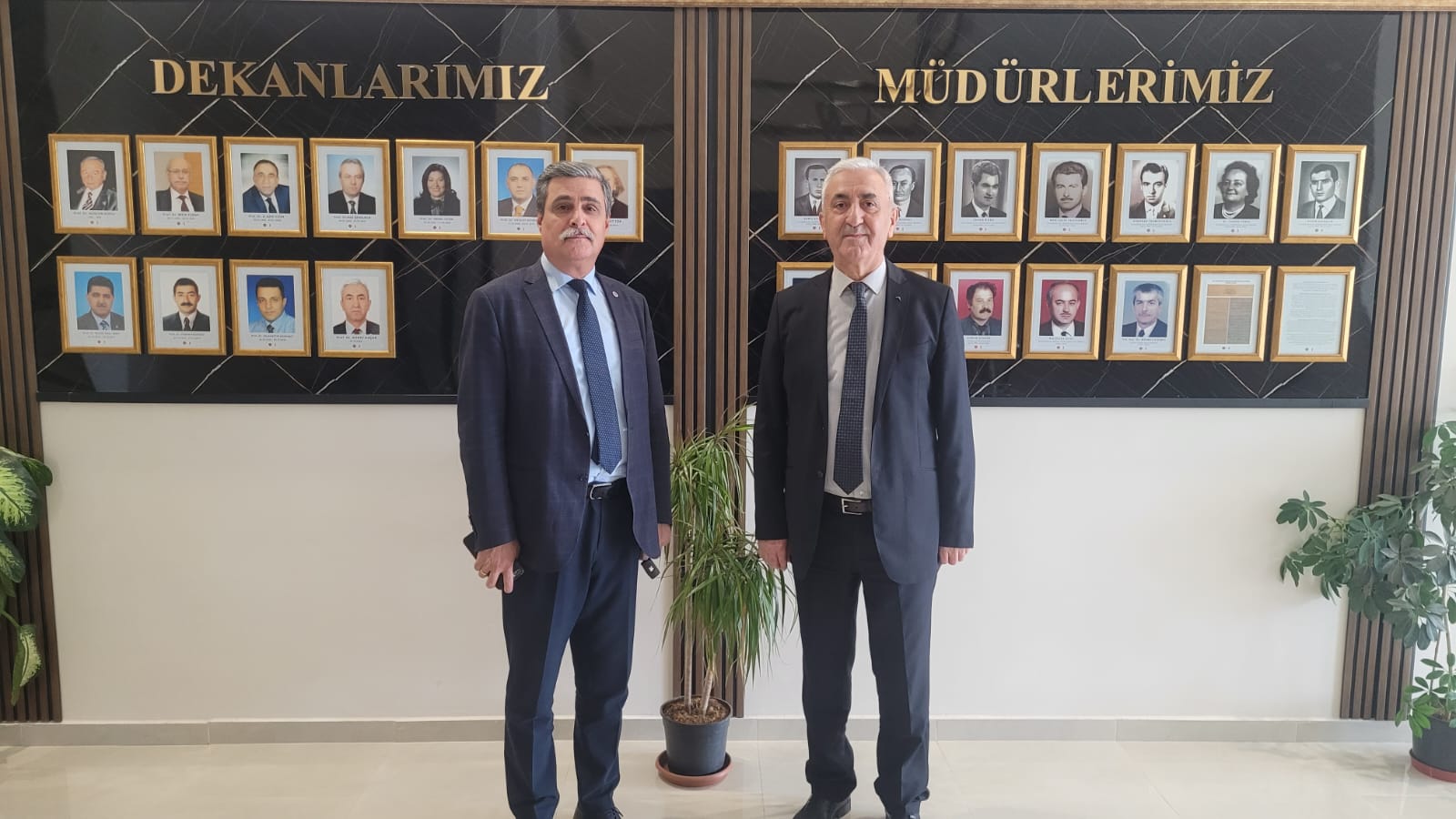 İnsan ve Toplum Bilimleri Fakültesi Dekanı Prof. Dr. Mehmet Serhat YILMAZ  Fakültemizi ziyaret etti.