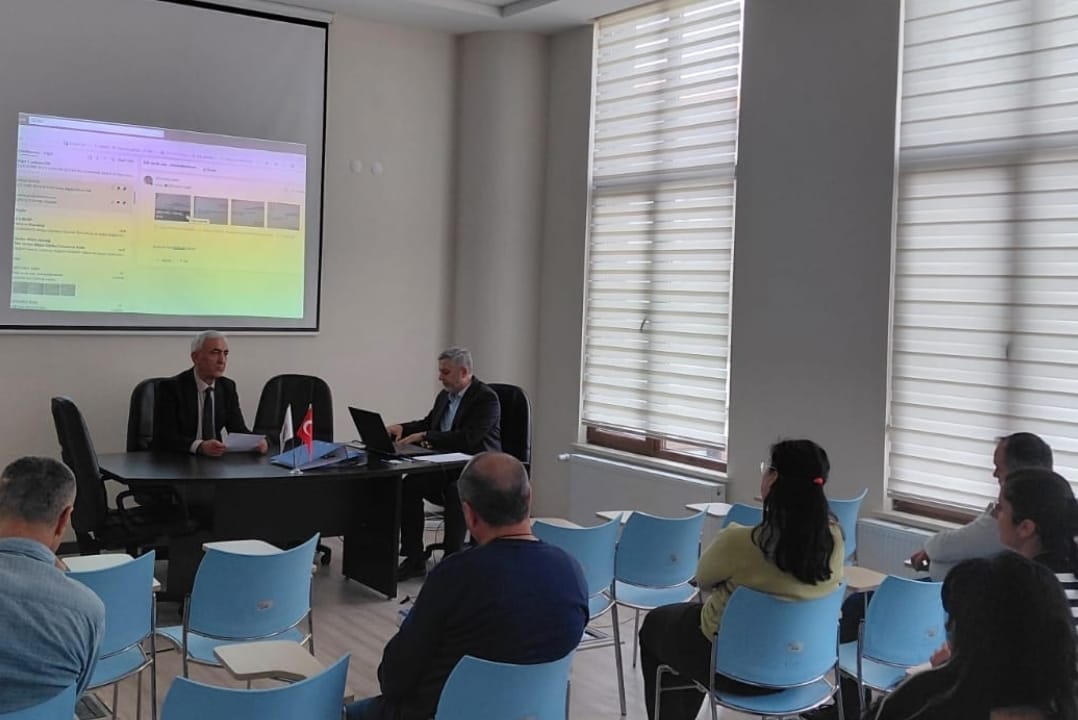 Fakültemizde Birim Arşivlerinin Düzenlenmesine Yönelik İdari Personele Bilgilendirme Toplantısı Yapıldı