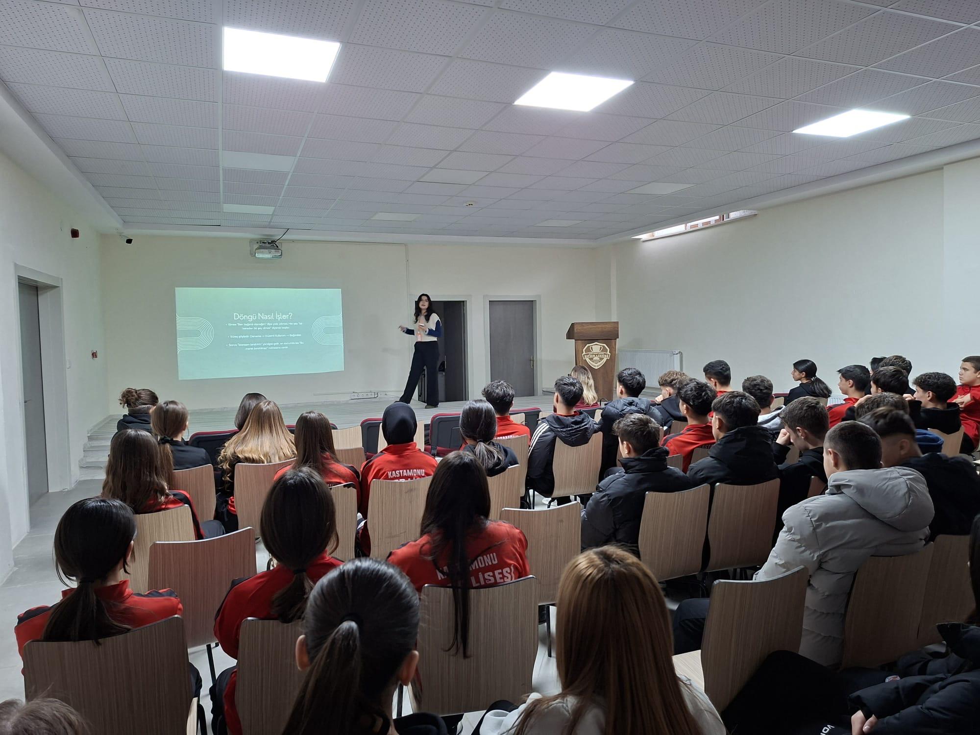 ‘’Farkındalıkla Güçlenen Nesiller: Bağımlılığa Karşı Gençlere ve Annelere Yönelik Önleme Programı’’ Sosyal Sorumluluk Projesi Gerçekleştirildi