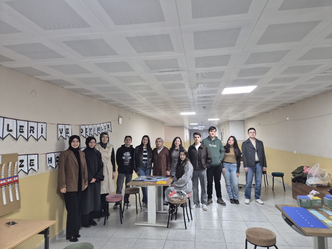 Sosyal Sorumluluk Projesinin Uygulaması Gerçekleştirildi: “Masa Oyunları ve Dijital Oyunlar ile Matematik Serüveni: Oyna, Keşfet, Öğren!”