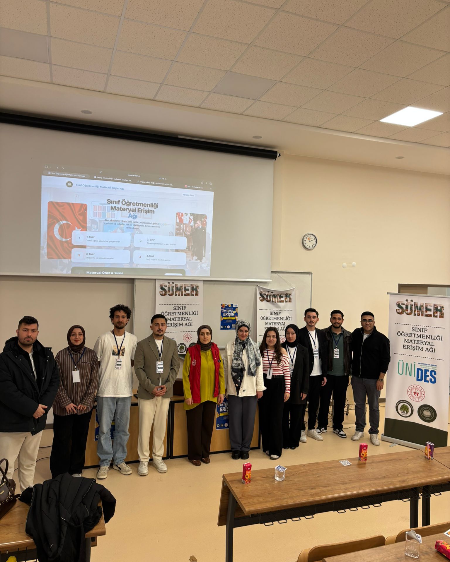 Sınıf Öğretmenliği Üniversite Topluluğu tarafından geliştirilen SÖMER (Sınıf Öğretmenliği Materyal Erişim Ağı) ÜNİDES Projesi Tanıtım Konferansı Gerçekleştirildi 