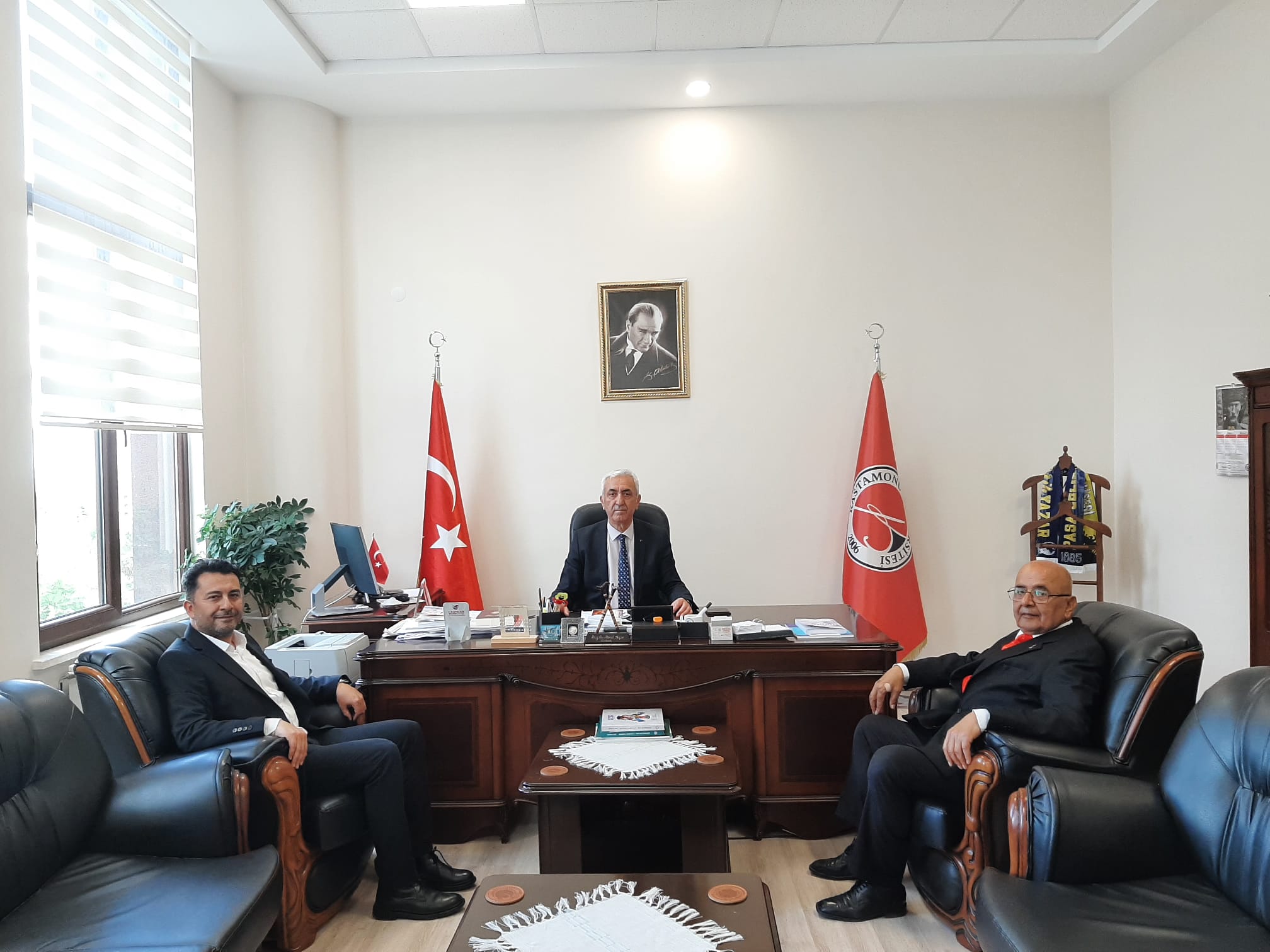 Atatürkçü Düşünce Derneği Kastamonu Şubesi Yöneticileri Fakültemiz Dekanı Prof. Dr. Ahmet Kaçar'ı ziyaret Ettiler