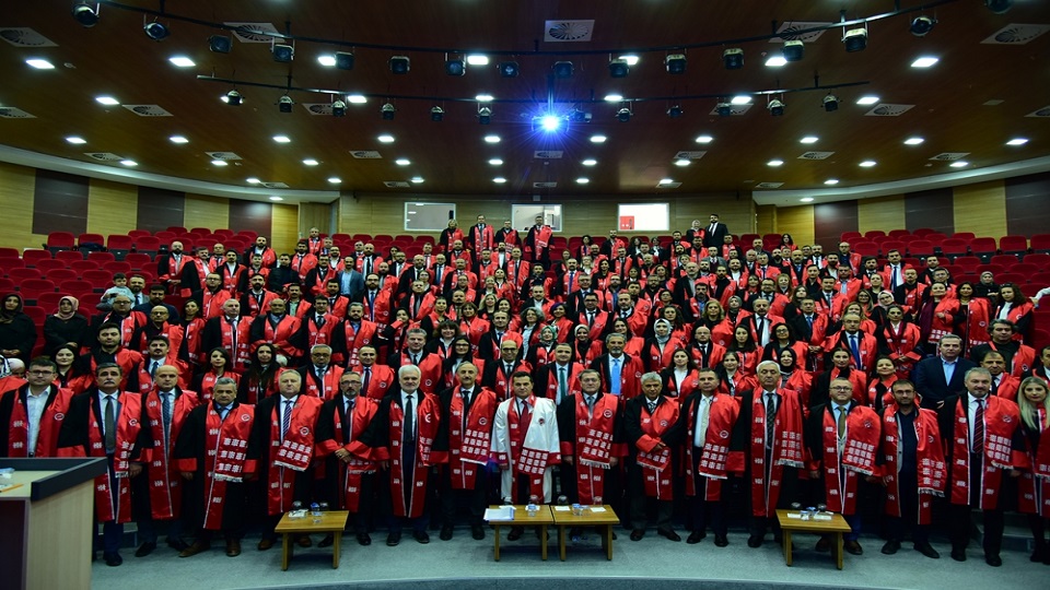 Üniversitemizde "Akademik Biniş / Cübbe Giyme Töreni" Gerçekleştirildi