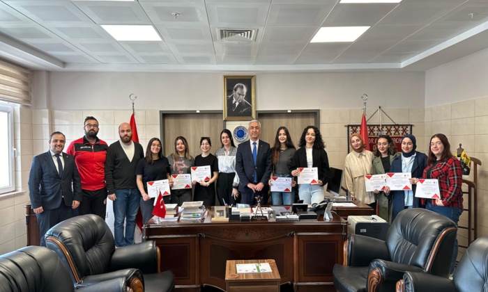 Dekanımız Prof. Dr. Ahmet KAÇAR'dan Erkek ve Kadın Voleybol Takımımıza Tebrik