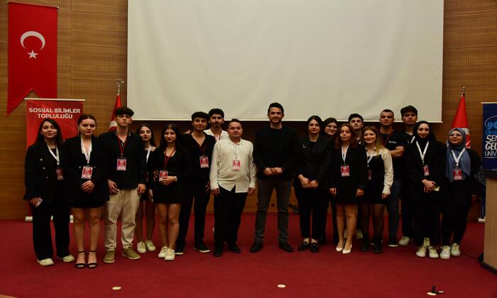 Emre ÖZEL İle "Çizgi Ötesi Öğretmenlik" Konferansı Gerçekleştirildi