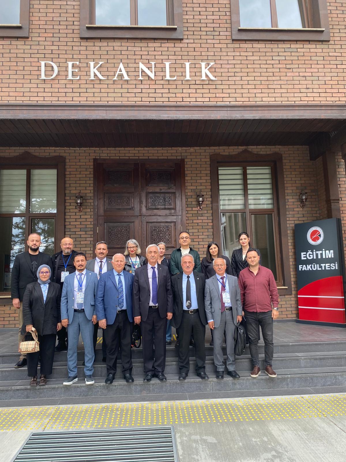 ERPA Kongresi Katılımcılarından Eğitim Fakültesi Dekanına Ziyaret