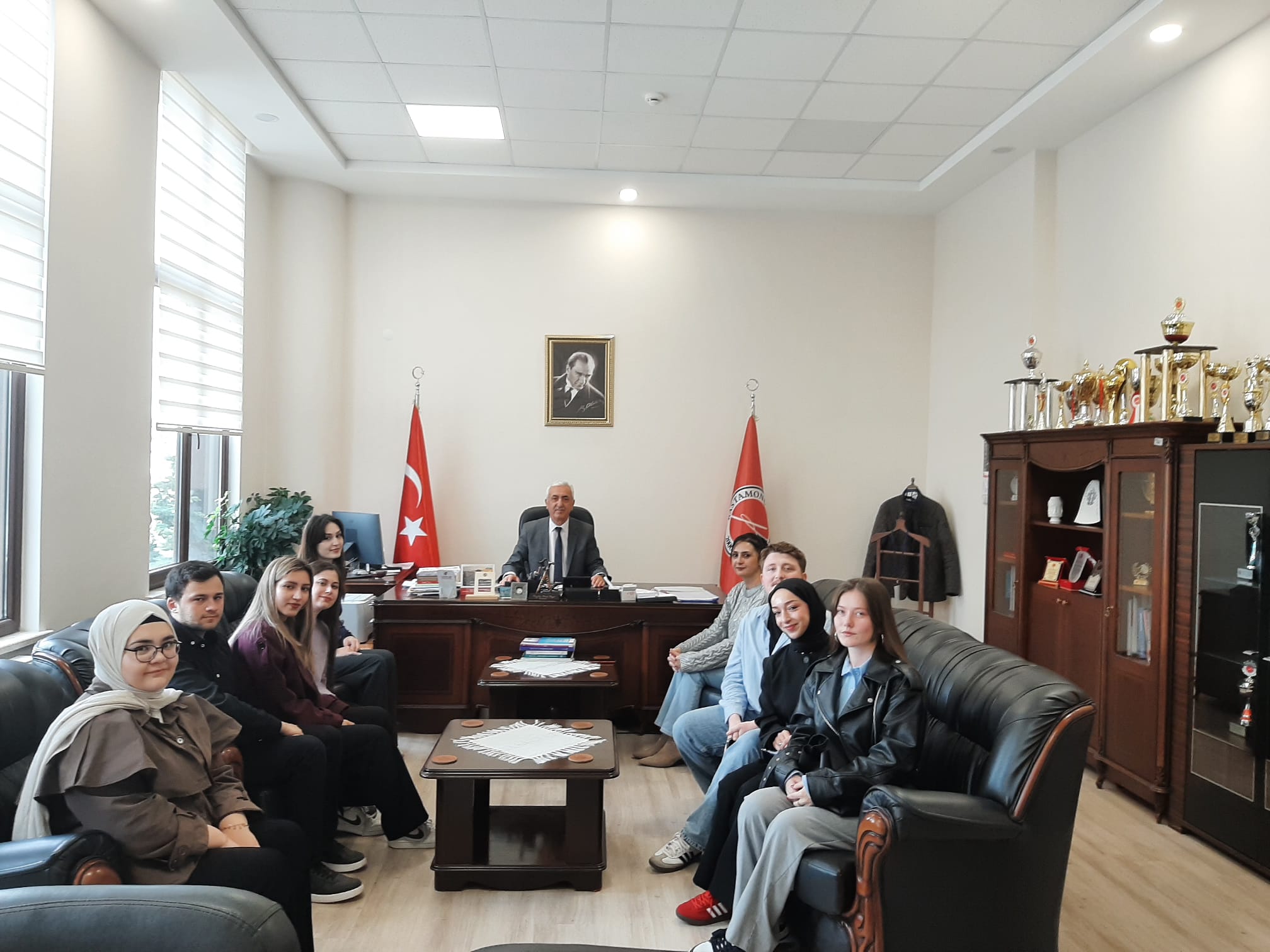 Eğitsel Oyunlarla Sosyal Bilgiler Öğretimi Projesinde Belge Takdimi Gerçekleştirildi