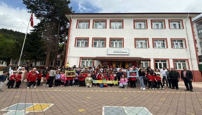 Öğretmen Adayları “Eğitim Fakültesi Çocuklarla Buluşuyor-2025" Etkinliği Kapsamında Azdavay İlçesinde Çocuklarla Buluştu
