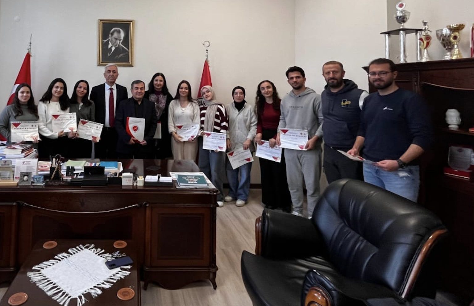 Fen Laboratuvarlarının Düzenlenmesinde Görev Alan Öğrencilerimize Teşekkür Belgeleri takdim Edildi
